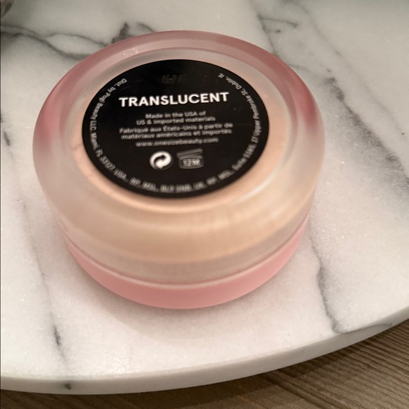 One size
By Patrick Star Ultimate Blurring Setting Powder - Picture 5 of 6